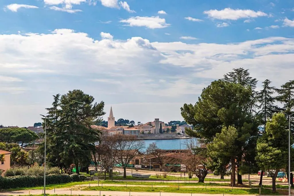 Sea & City View Apartment For Five Persons Porec